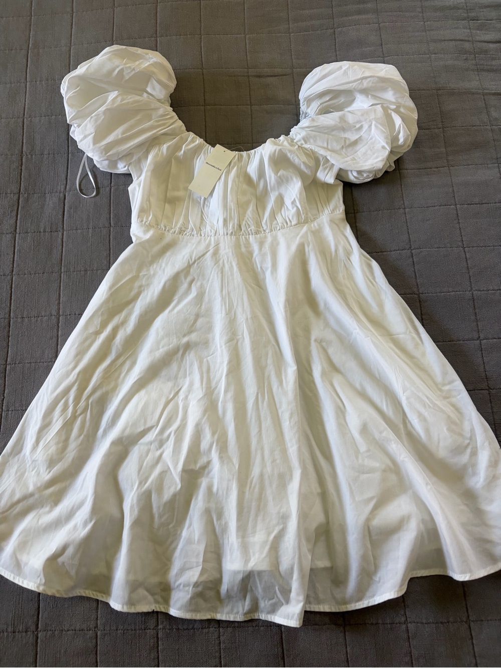NWT Abercrombie & Fitch White Puff-Sleeve Dress